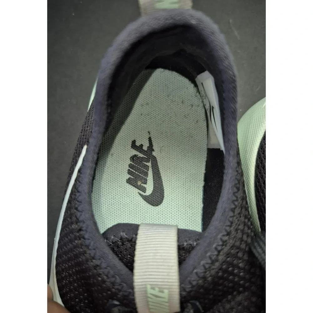 Nike women's tennis shoe navy with seafoam green‎ swoosh logo sz 7.5 lightweight